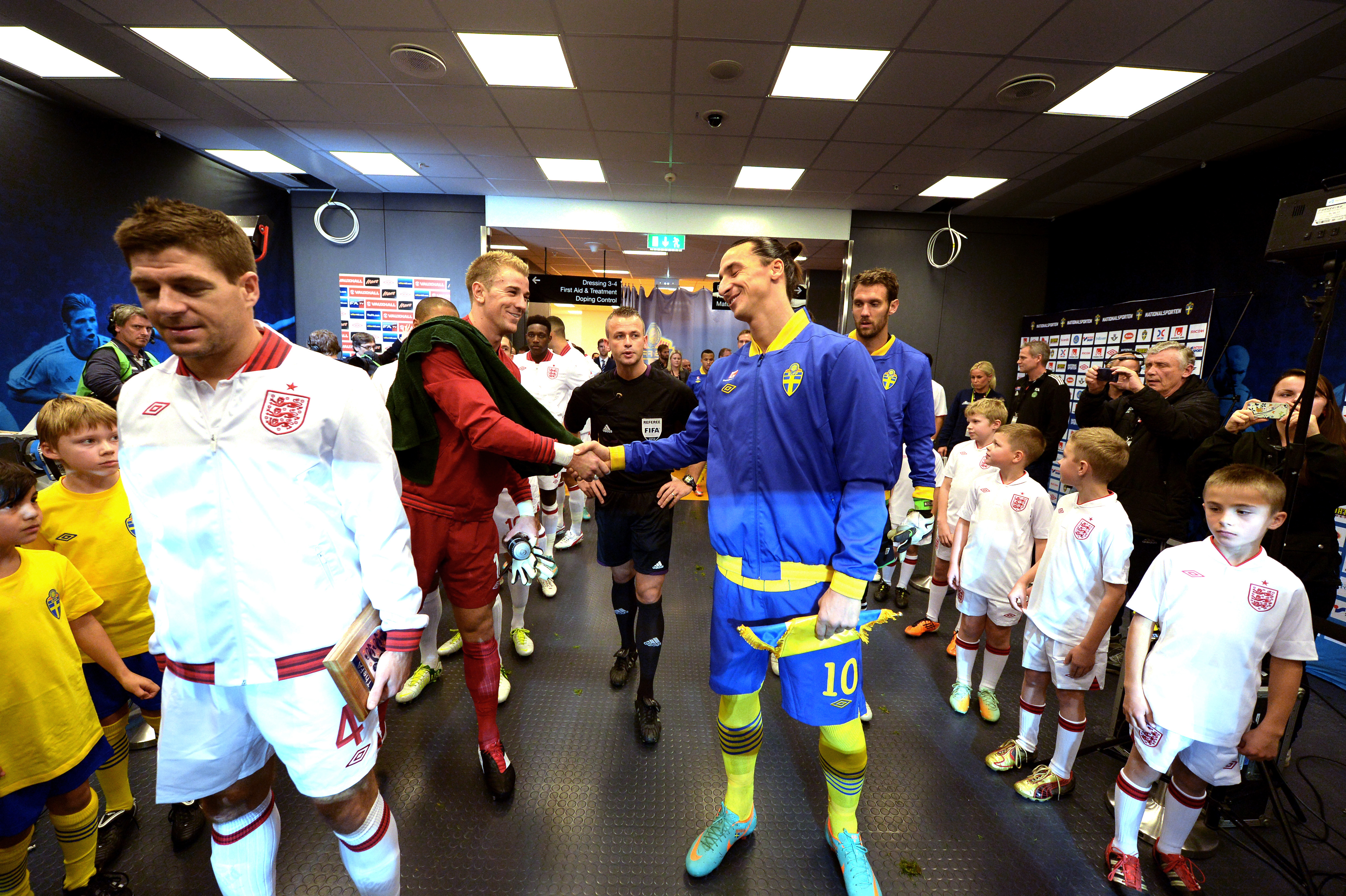 Zlatan och Joe Hart verkar vara tajta. Zlatan och Joe Hart verkar vara tajta.
