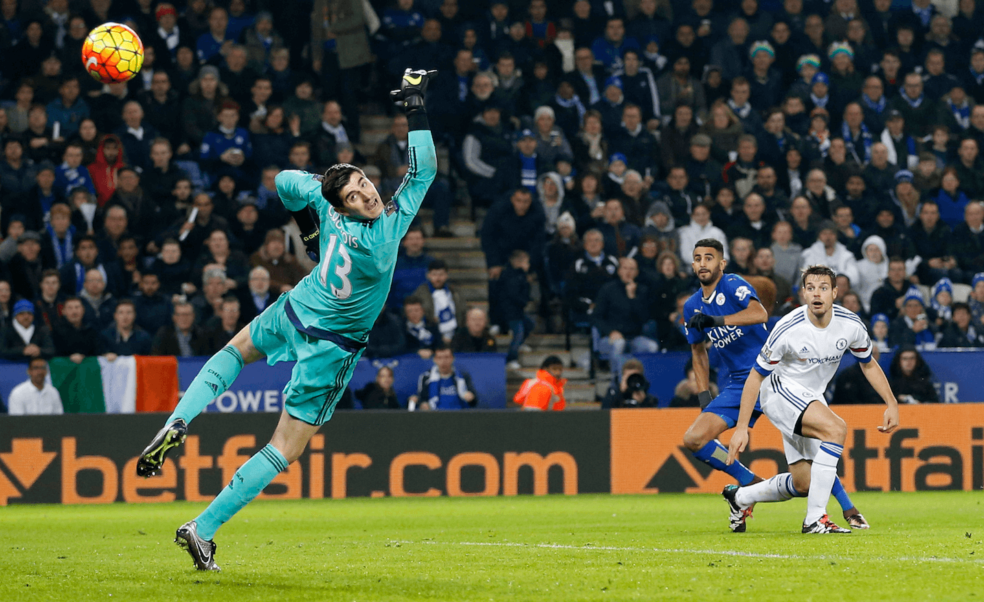 I december kom Chelsea på besök, och Mahrez och Vardy ordnade en 2–1-seger. I december kom Chelsea på besök, och Mahrez och Vardy ordnade en 2–1-seger.
