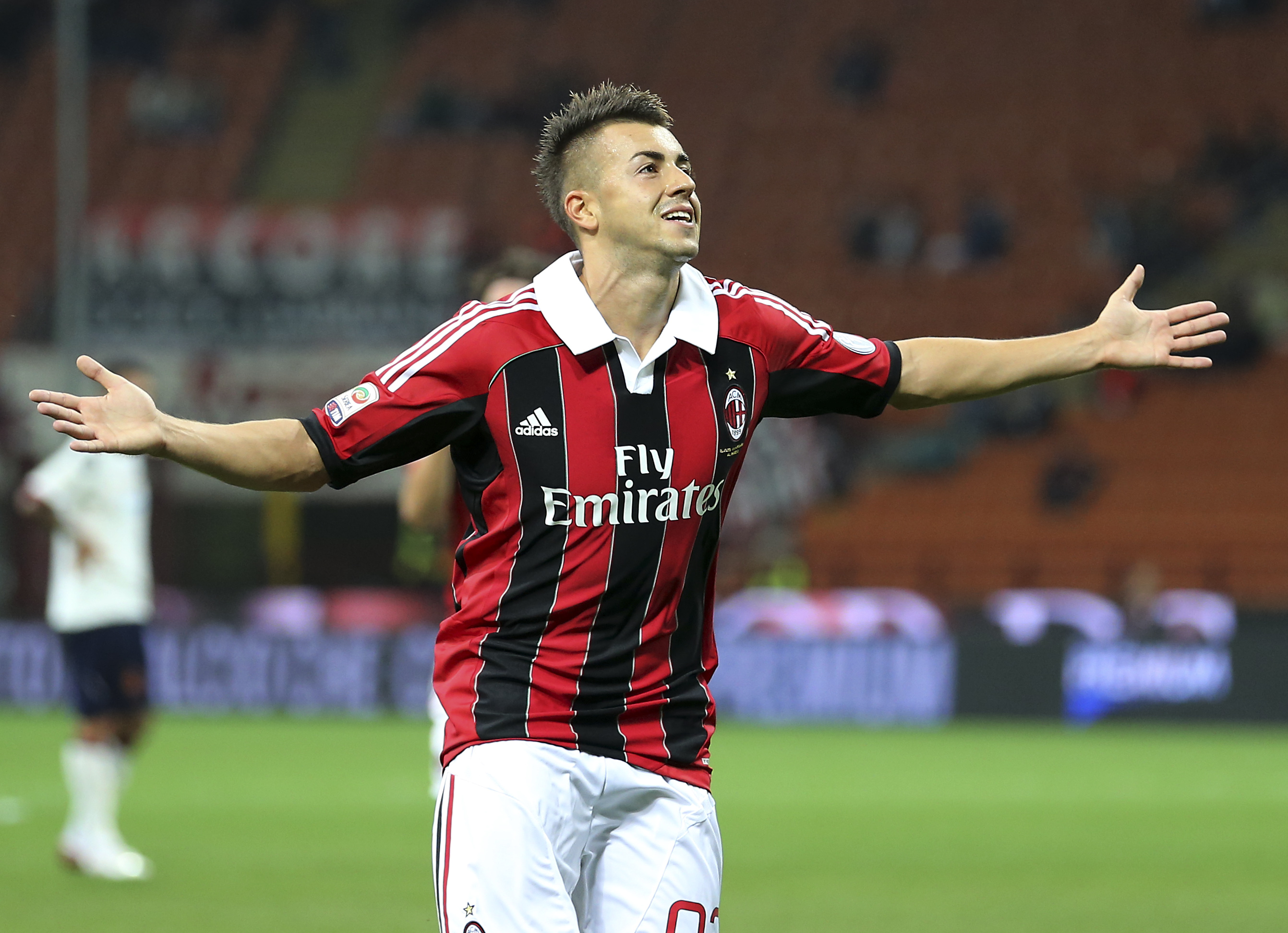 6. Stephan El Shaarawy. 20 år, Milan. Har fått axla ett tungt ansvar som målskytt nummer ett i Milan sedan en viss herr Ibrahimovic lämnade i somras. Har infriat alla förväntningar och bär nu ett i övrigt dåligt Milan på sina unga axlar. Leder skytteligan i Serie A med åtta mål. 6. Stephan El Shaarawy. 20 år, Milan. Har fått axla ett tungt ansvar som målskytt nummer ett i Milan sedan en viss herr Ibrahimovic lämnade i somras. Har infriat alla förväntningar och bär nu ett i övrigt dåligt Milan på sina unga axlar. Leder skytteligan i Serie A med åtta mål.