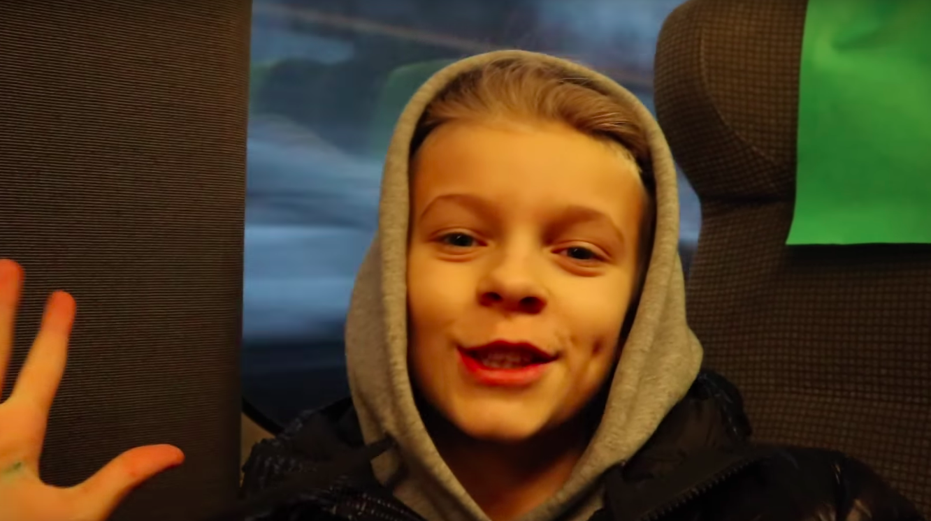 Theodor är trots sin ringa ålder enorm på sociala medier. Theodor är trots sin ringa ålder enorm på sociala medier.