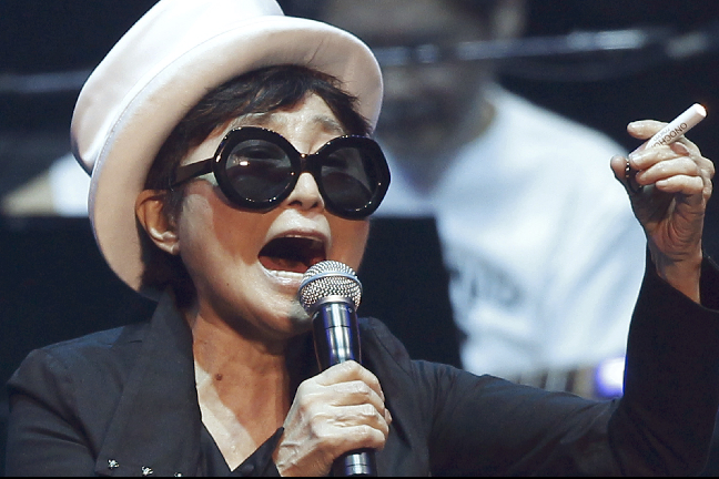 Yoko Ono har sagt ja till projektet och uppges vara imponerad av Brad Pitts talanger. 