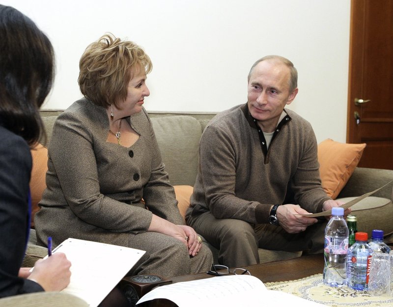 Vladimir Putin och hans dåvarande fru Ljudmila fotograferade i Moskva i oktober 2010.