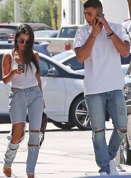 Kourtney och Younes i Beverly Hills. Kourtney och Younes i Beverly Hills.