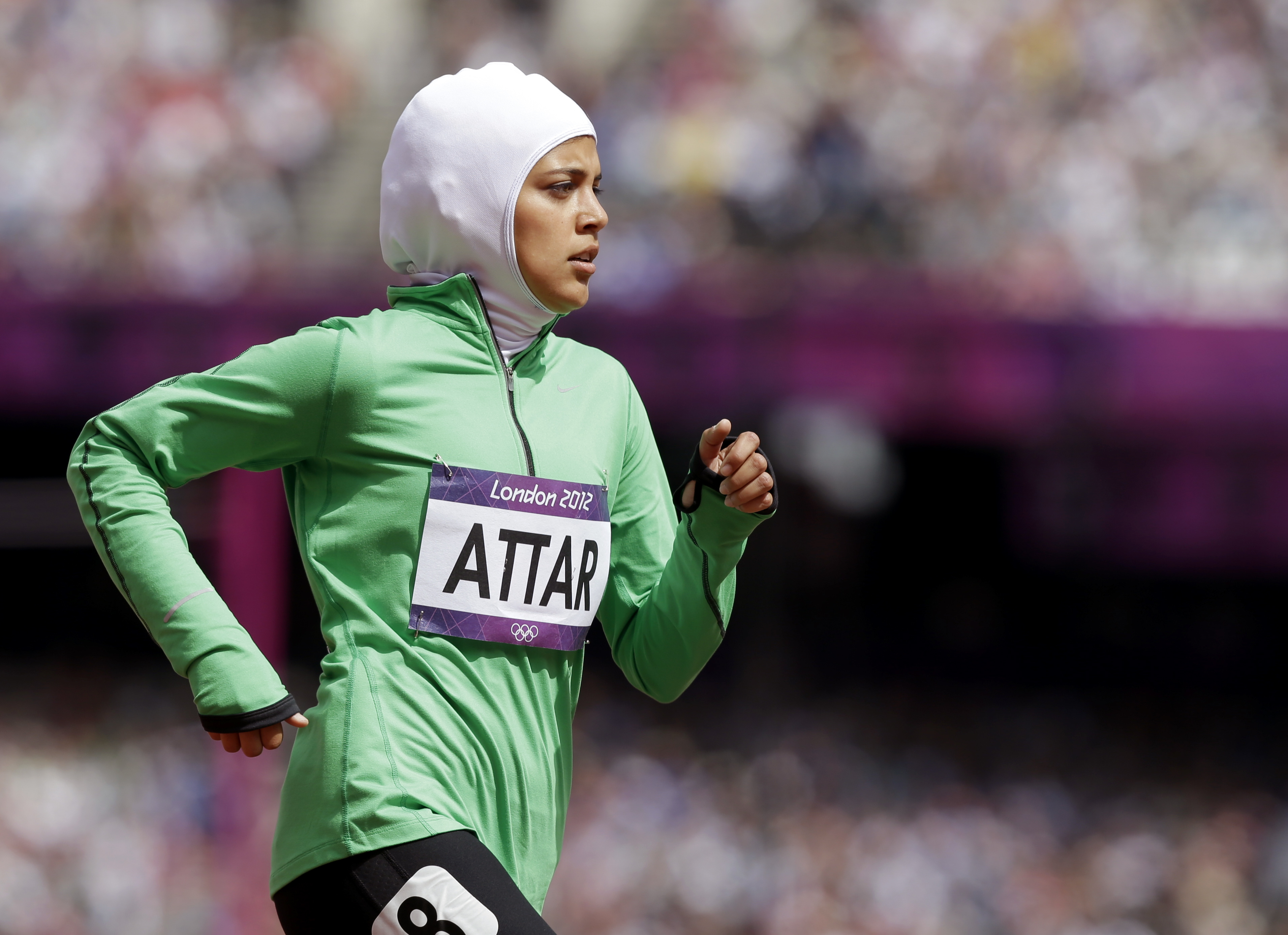 Sarah Attar blev Saudi Arabiens första kvinnliga tävlande i OS-sammanhang. Sarah Attar blev Saudi Arabiens första kvinnliga tävlande i OS-sammanhang.