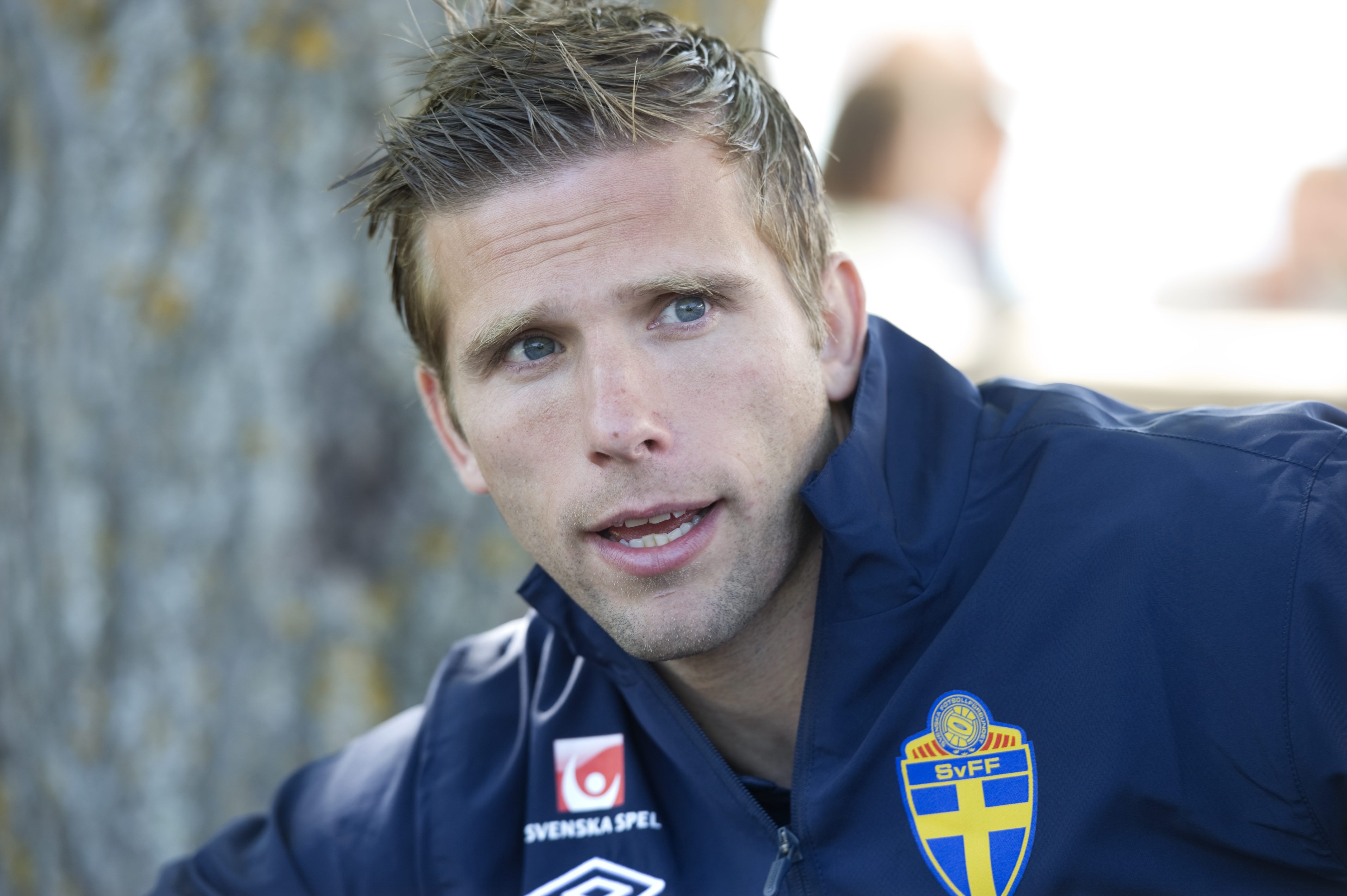 Anders Svensson tycker inte att Erik Hamrén har höjt stämningen i den svenska truppen.