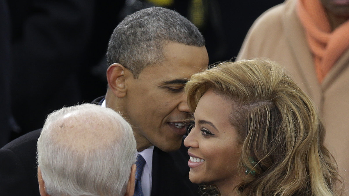 Enligt franska medier är president Obama otrogen med Beyoncé.