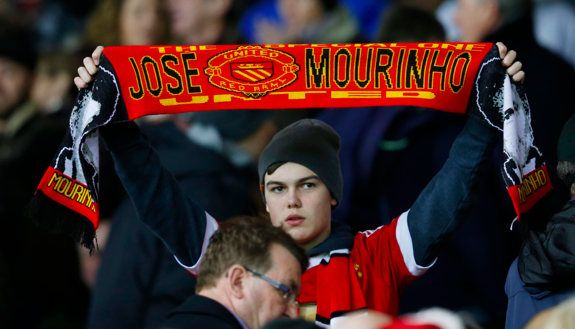 Det blir en återförening med gamle tränaren José Mourinho i Manchester.