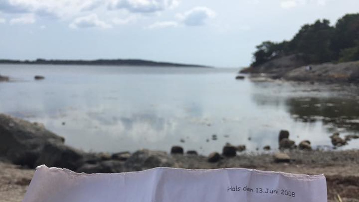 Brevet skickades för hela nio år sedan, men kunde nyss hittas på en strand vid Särö, söder om Göteborg.