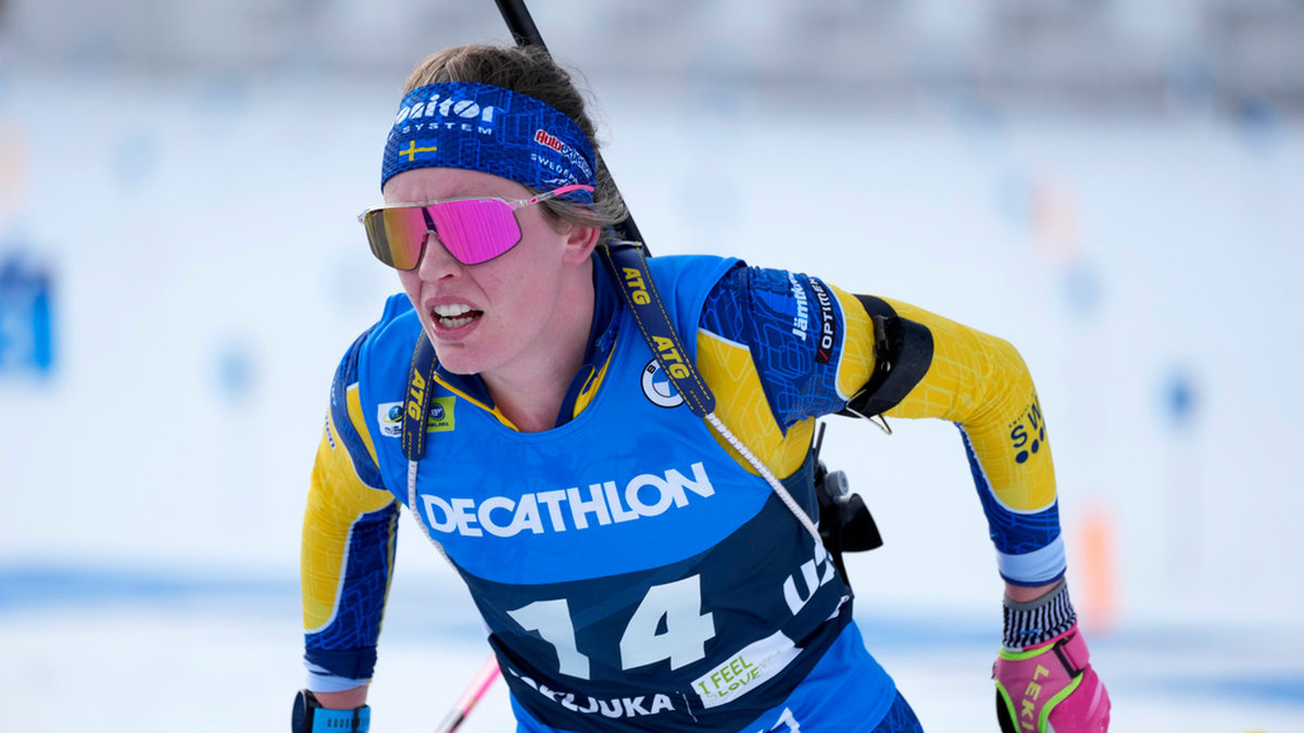 Elvira Öberg vann sprinten i Pokjluka och fick en drömstart på VM-året 2023.