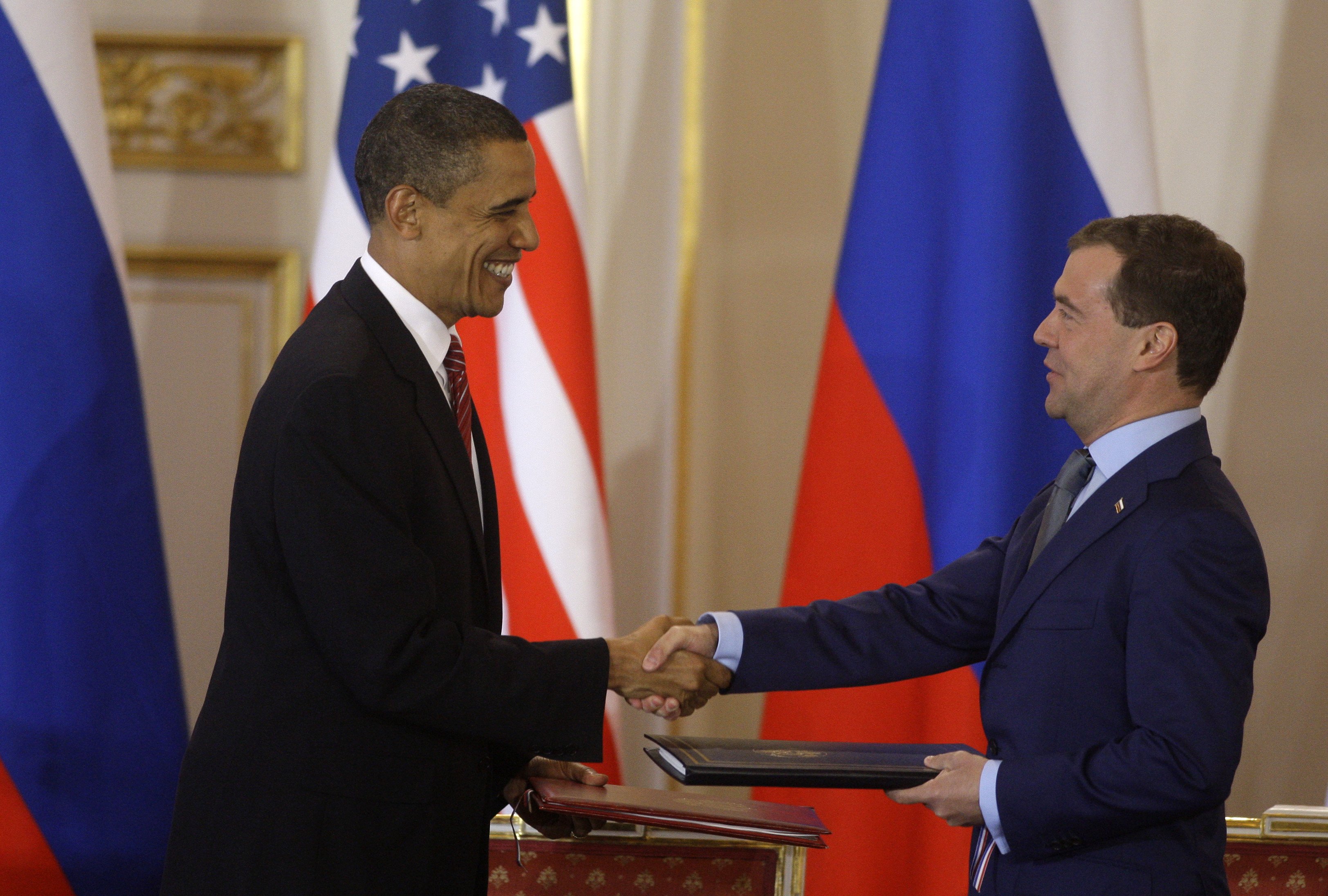 Dmitri Medvedev, Ryssland, USA, Kärnvapen, Barack Obama, Atombomb, Prag, Avtal, Tjeckien
