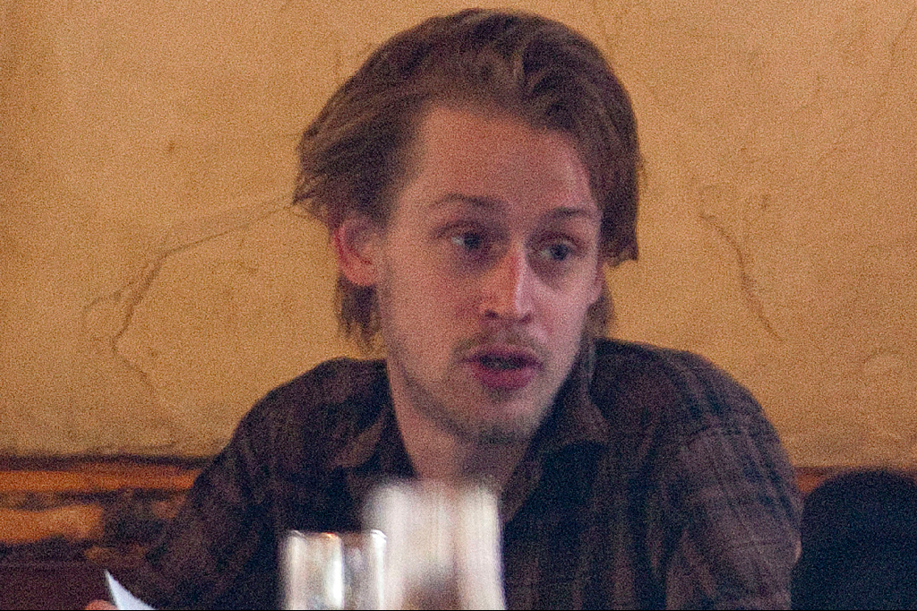 ...så känns det inte alltför långt borta när man ser bilder som den här. Man undrar hur det egentligen står till med stjärnans hälsa. ...så känns det inte alltför långt borta när man ser bilder som den här. Man undrar hur det egentligen står till med stjärnans hälsa.