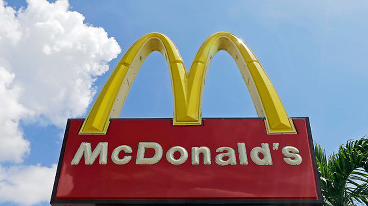 McDonalds i en tropisk miljö