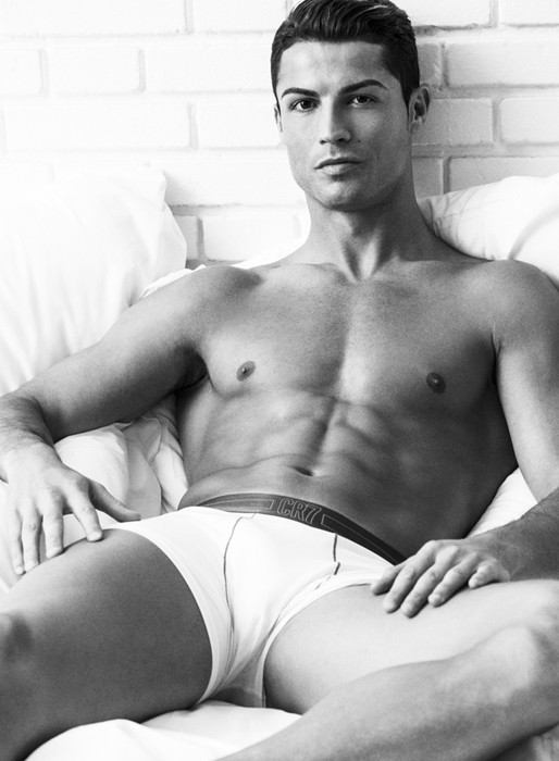 Även Cristiano Ronaldo säljer kallingar. Även Cristiano Ronaldo säljer kallingar.