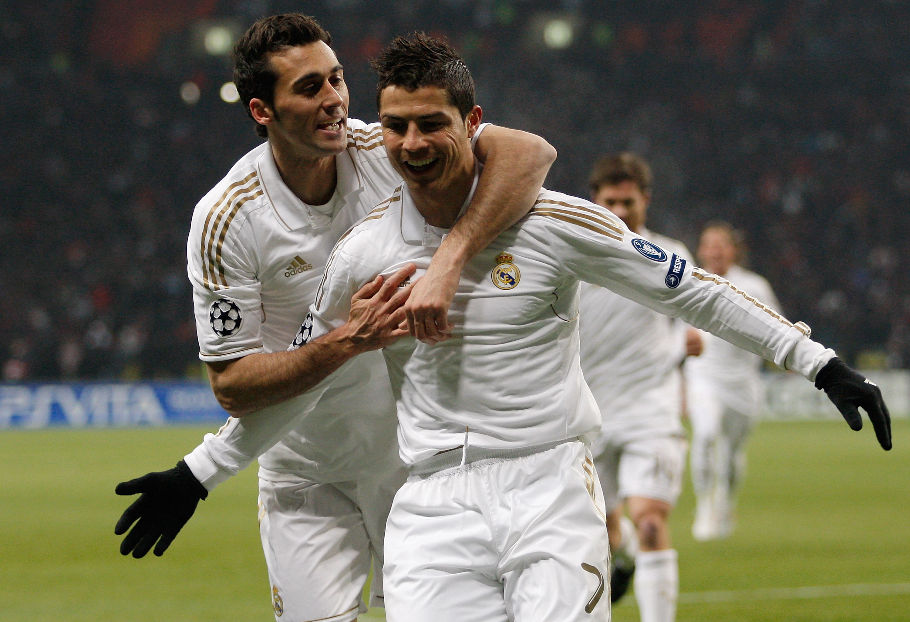 Real Madrid vann gruppspelet utan några som helst problem. Och i sextondelsfinalen väntade ryska CSKA Moskva - en match som Real såg ut att vinna efter att Ronaldo nätat efter knappa halvtimmen. Real Madrid vann gruppspelet utan några som helst problem. Och i sextondelsfinalen väntade ryska CSKA Moskva - en match som Real såg ut att vinna efter att Ronaldo nätat efter knappa halvtimmen.
