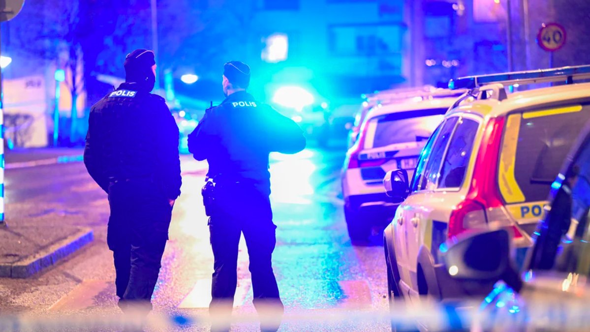 En person har anhållits efter nattens dödsskjutning i Skärholmen, Stockholm.