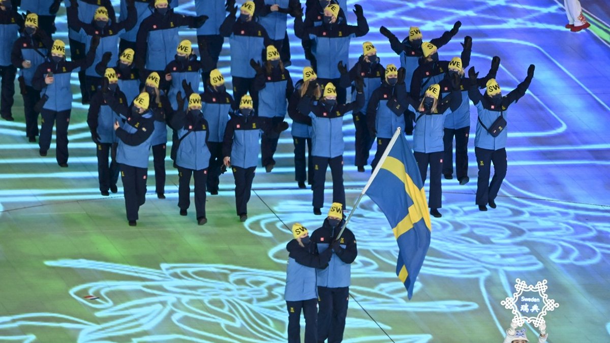 Den svenska truppen går in under invigningen av OS i Peking 2022. Arkivbild.