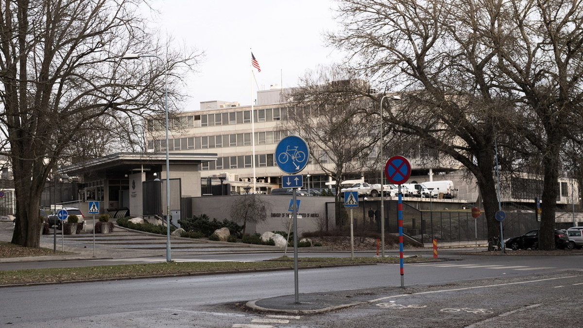 En man som arbetat vid den amerikanska ambassaden i Stockholm utlämnas till USA misstänkt för brott. Arkivbild.