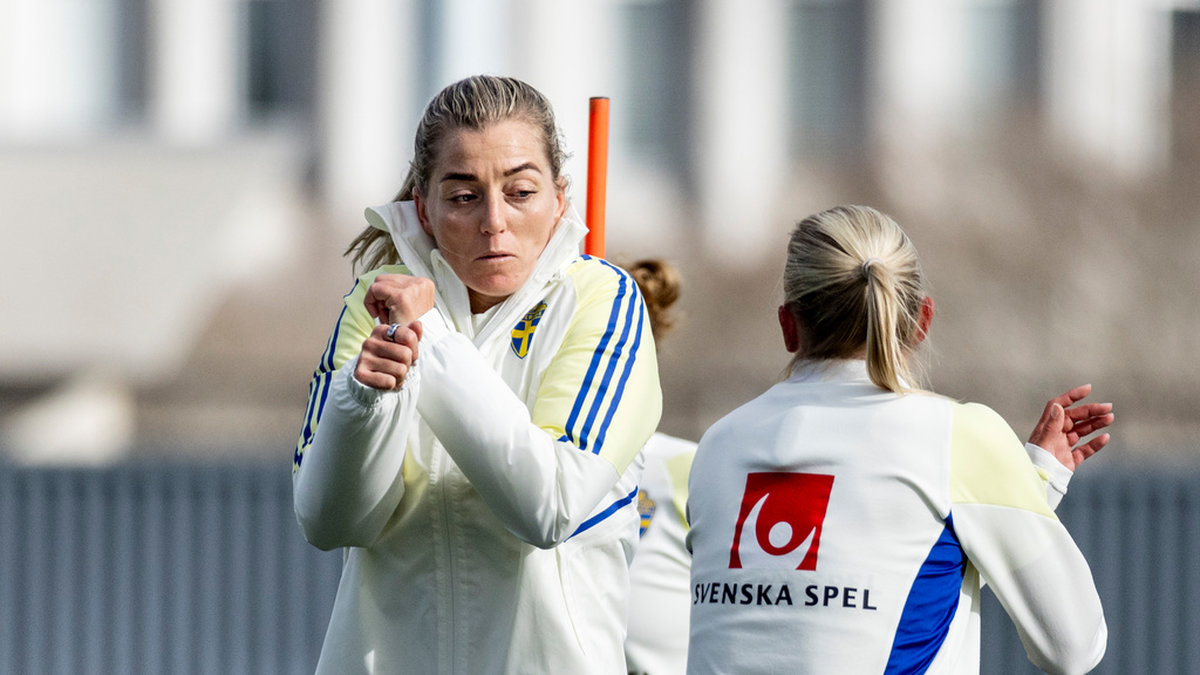 Linda Sembrant tvingades kliva av fredagens träning med det svenska landslaget, två dagar före VM-premiären mot Sydafrika.