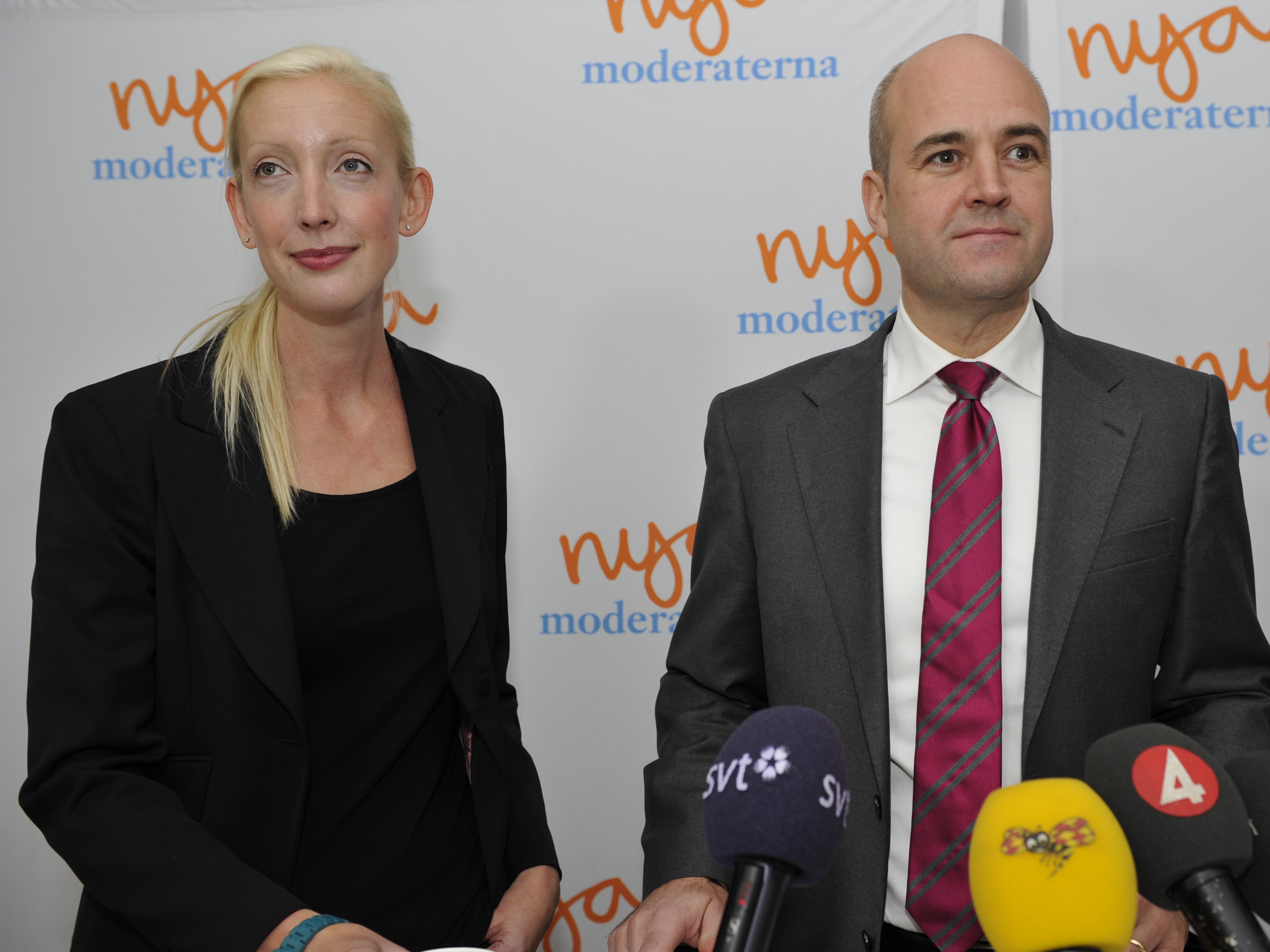 Sofia Arkelsten och Fredrik Reinfeldt vill nu att partibidragen ska vara offentliga.