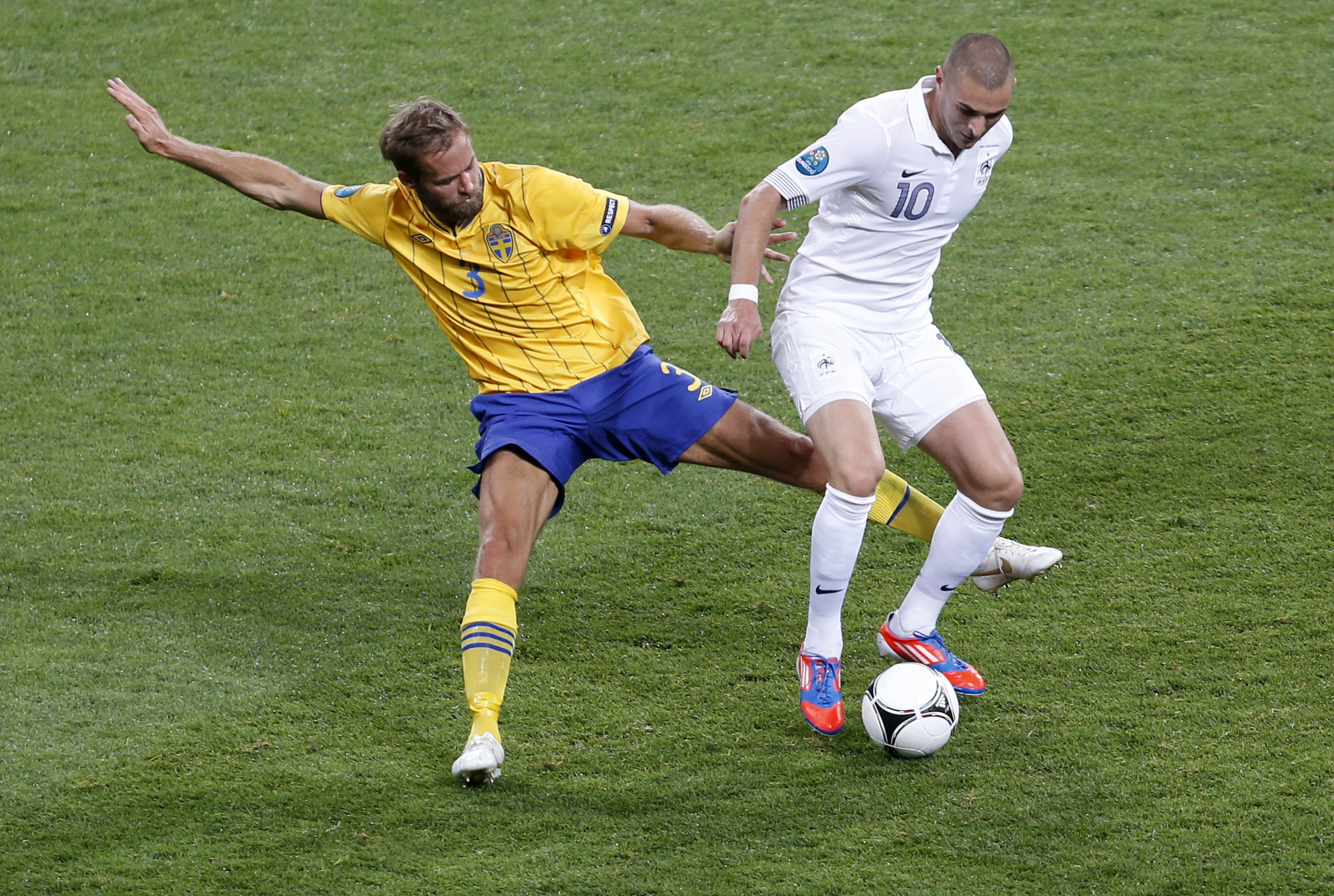 Efter förlusten mot Sverige väntar en tuff uppgif för Frankrike. Karim Benzema måste hitta formen för att det splittrade laget ska ha någon chans mot... Efter förlusten mot Sverige väntar en tuff uppgif för Frankrike. Karim Benzema måste hitta formen för att det splittrade laget ska ha någon chans mot...