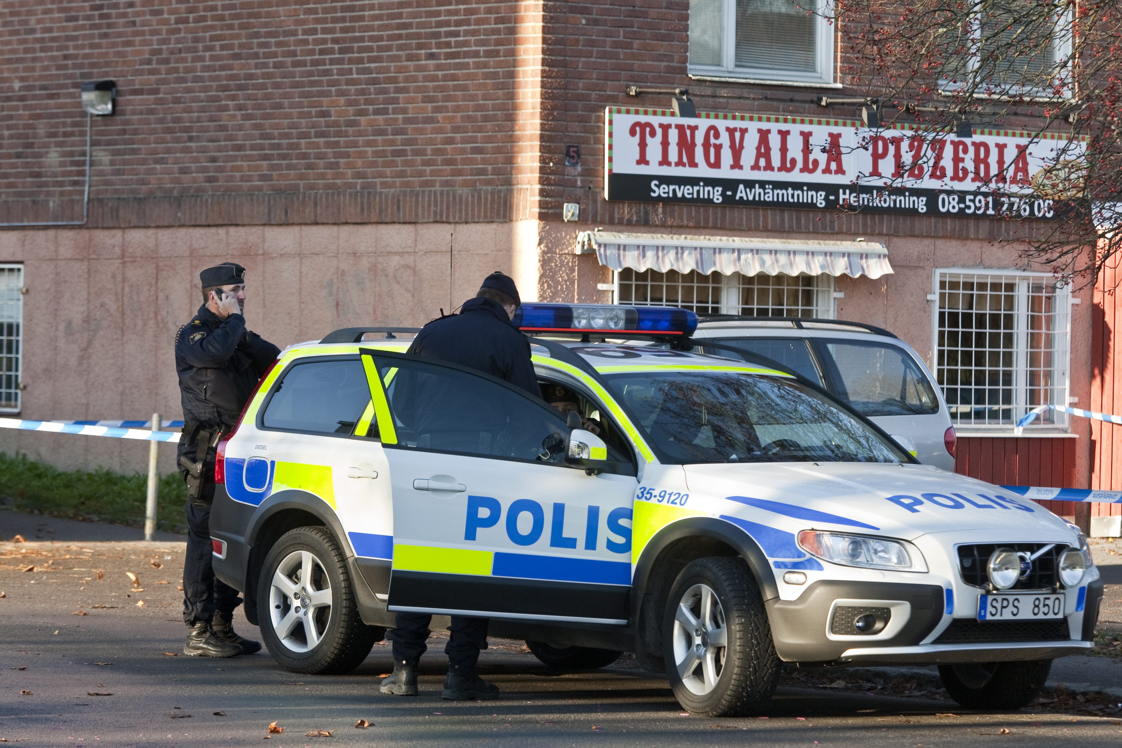 På torsdagen hittades en död man på en parkeringsplats i Märsta.