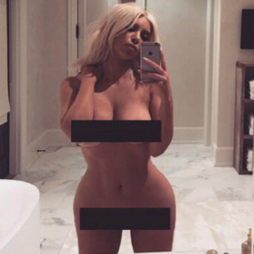Selfiedrottningen Kim Kardashian visar var skåpet ska stå! Selfiedrottningen Kim Kardashian visar var skåpet ska stå!