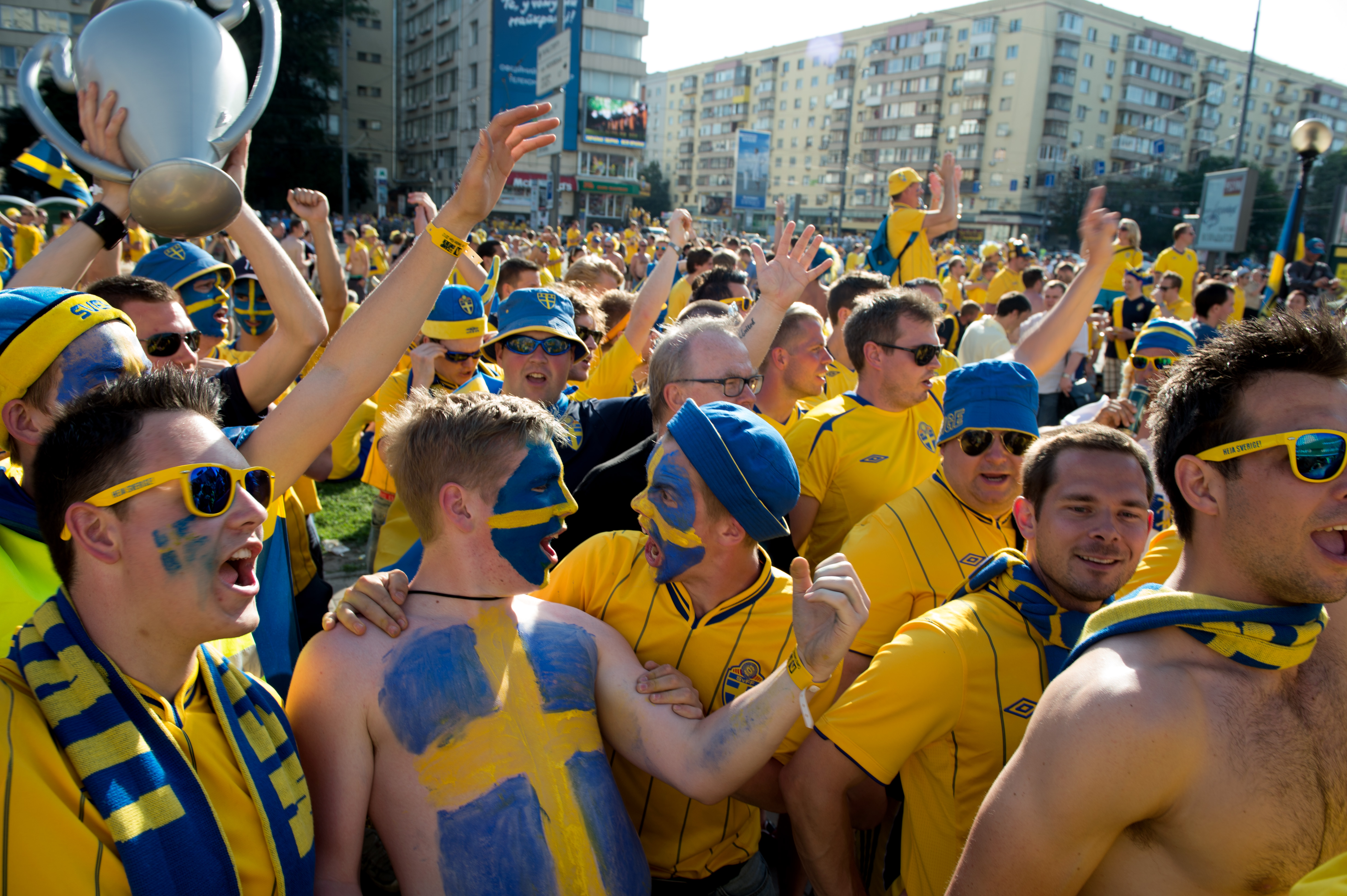 Tusentals svenskar kom från Camp Sweden och tog över Kiev.