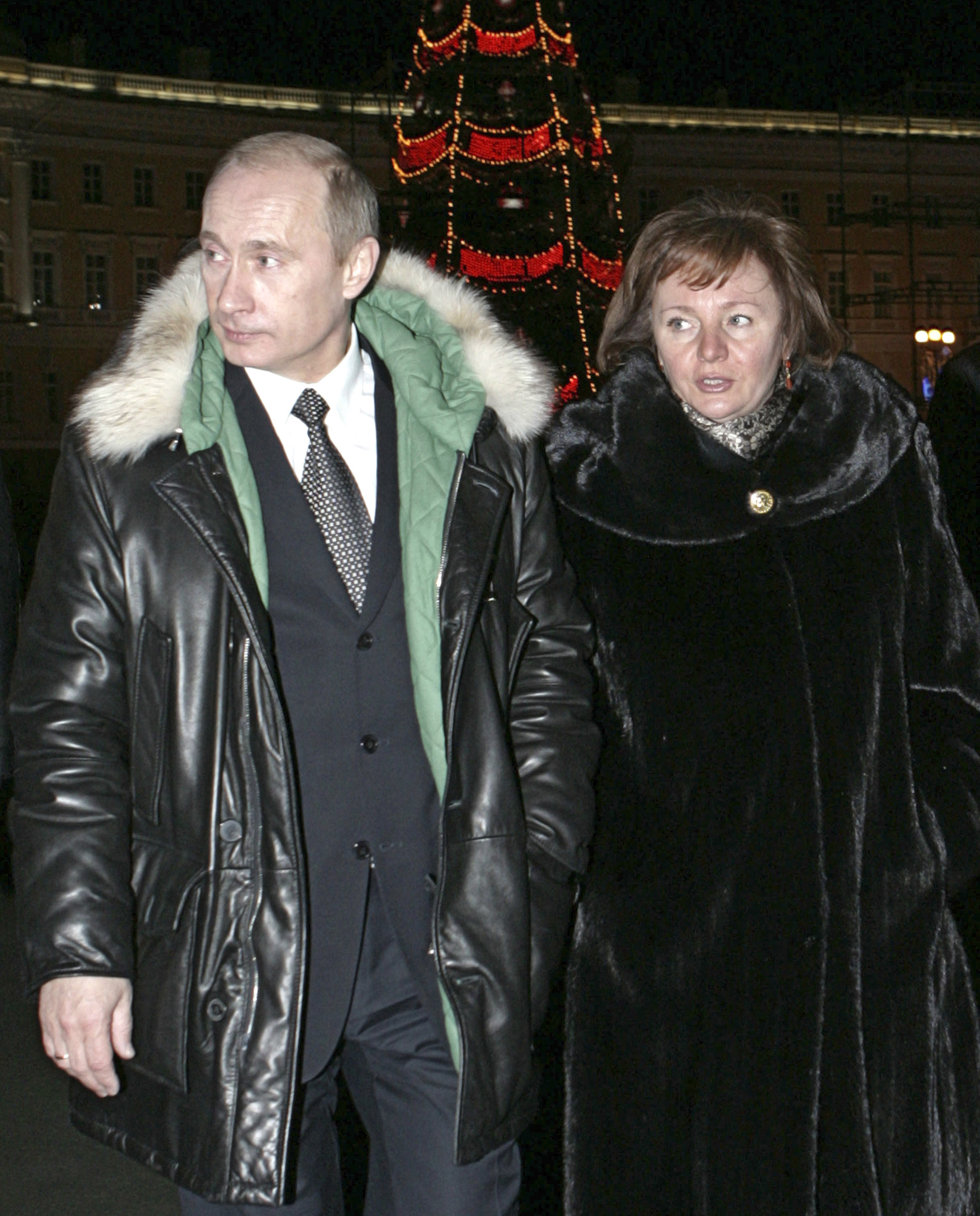 Frun Lyudmila ska han ha låst in på ett psykhem utanför Moskva.