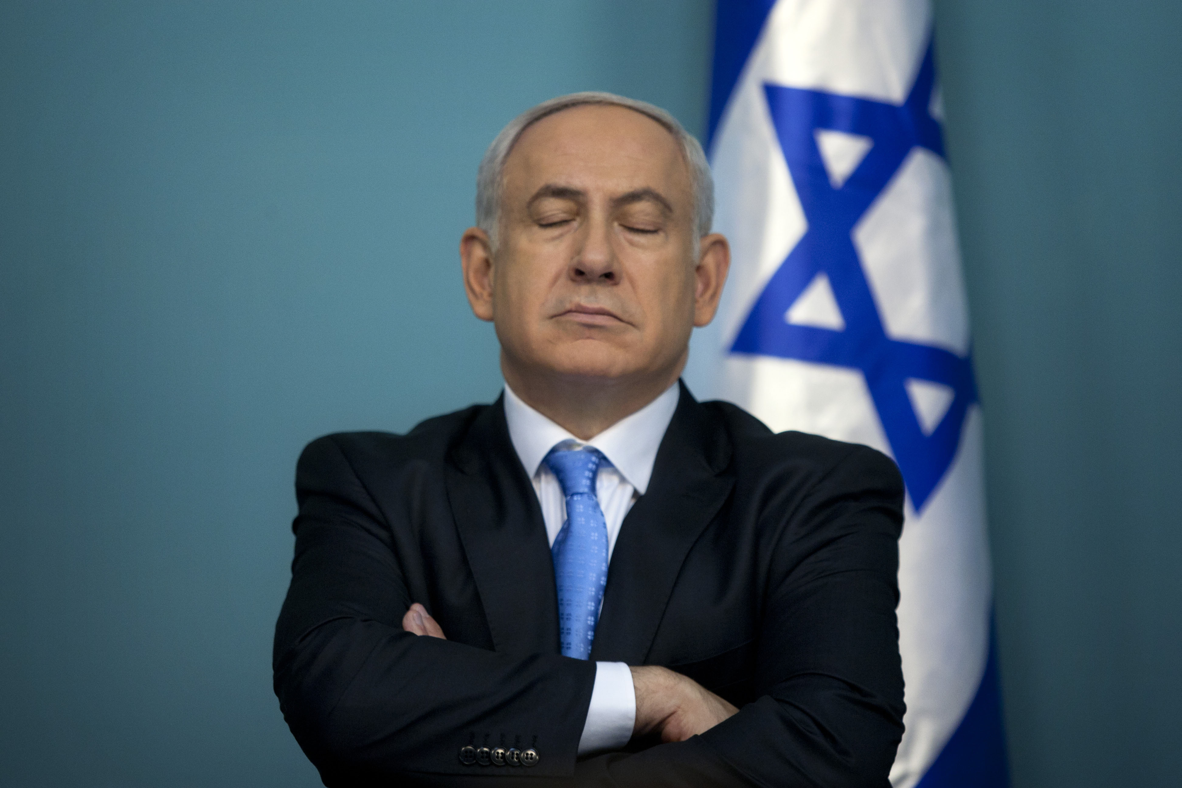 Netanyahu får kritik hemifrån för sin tuffa, kaxiga stil. 