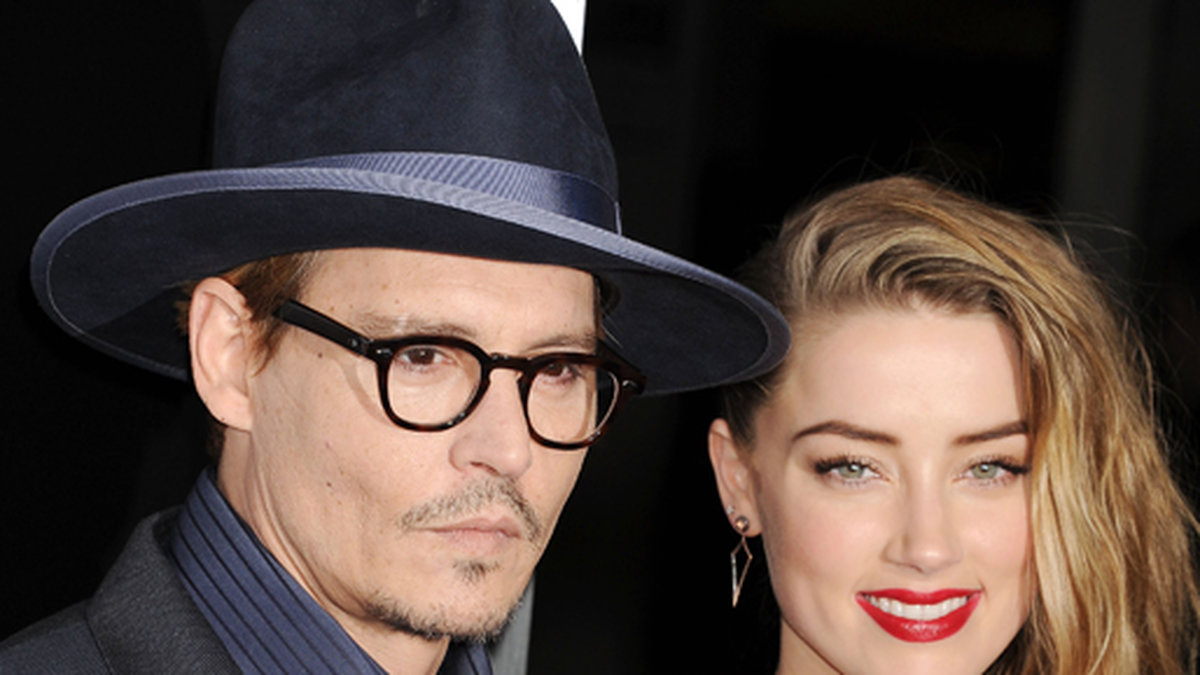 Det här är kanske årets absolut hetaste kärlekspar. Efter Johnny Depps skilsmässa från Vanessa Paradis så började Depp dejta sin tidigare motspelare Amber Heard, och tidigare i veckan visade paret sin kärlek öppet på röda mattan. 