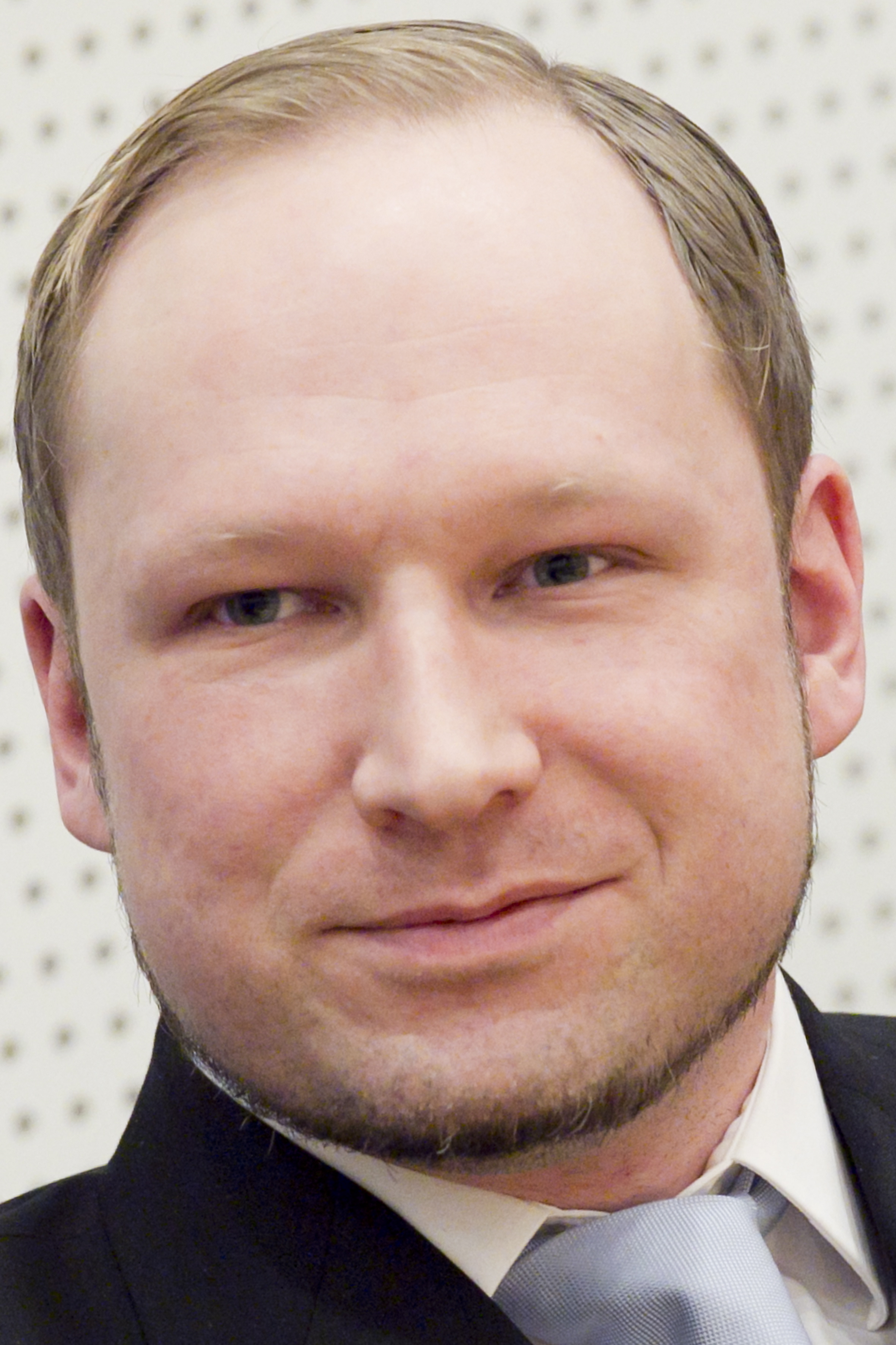 En 350 sidor lång rapport slår i april 2012 fast att Breivik "bedöms som tillräknelig".