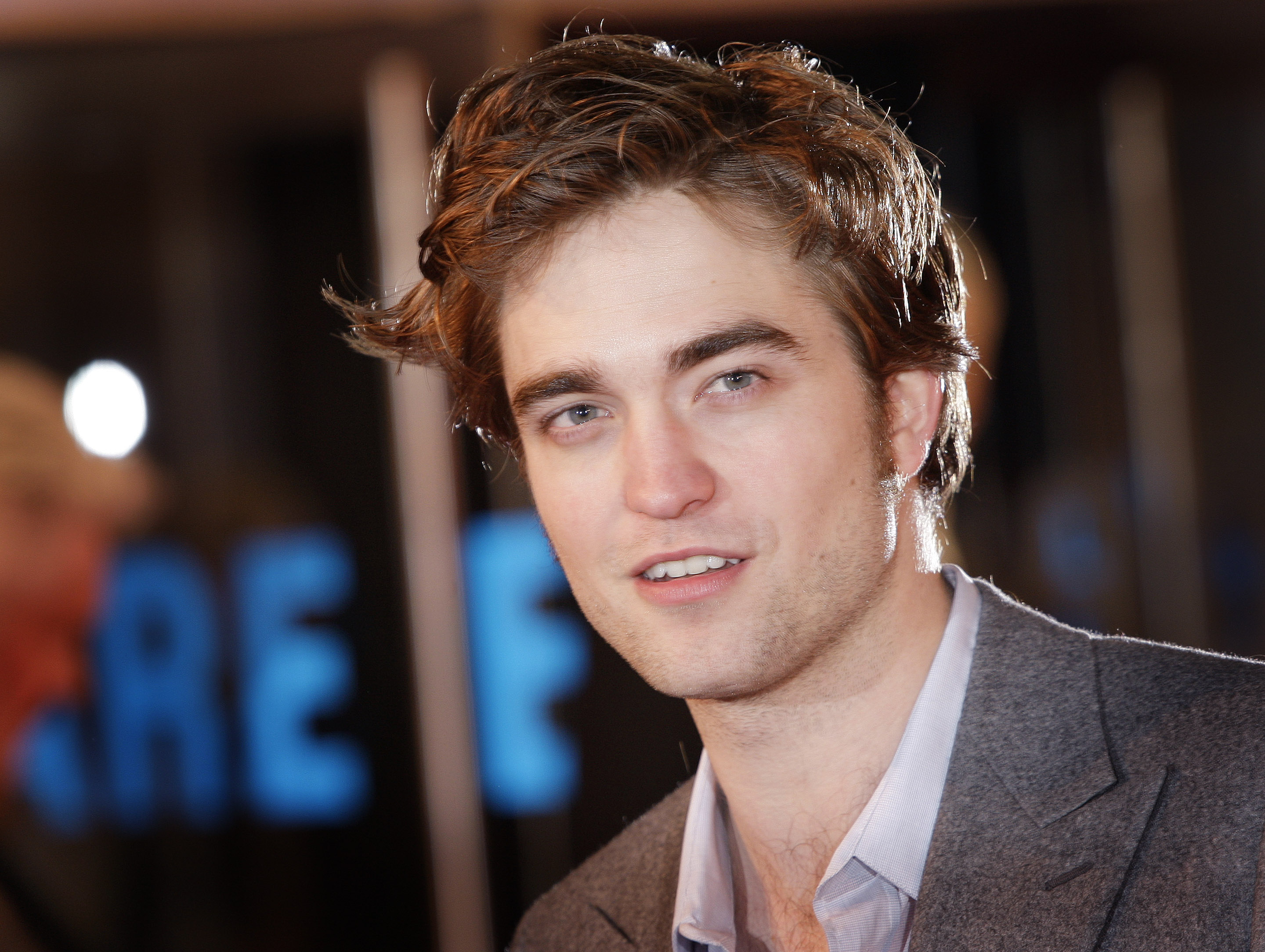 Robert Pattinson är rädd att hans lyckosamma karriär kommer straffa sig.