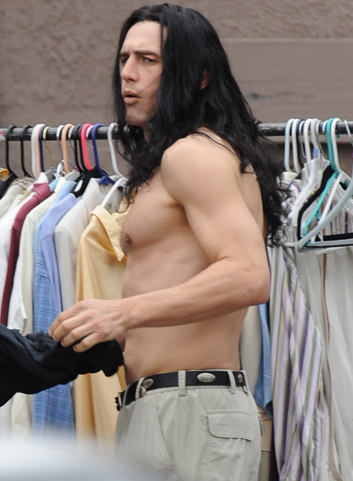 James Franco har fått en ny look under inspelningen av filmen The Disaster Artist i Los Angeles. James Franco har fått en ny look under inspelningen av filmen The Disaster Artist i Los Angeles.