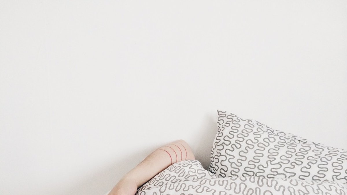 Ett forsknings institut i Frankrike söker män som kan tänka sig ligga i en säng i 60 dagar. 
