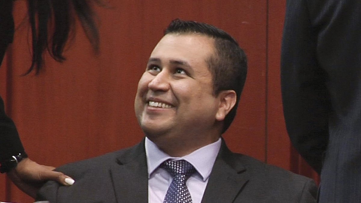 Den leende George Zimmerman efter domen i söndags morse.