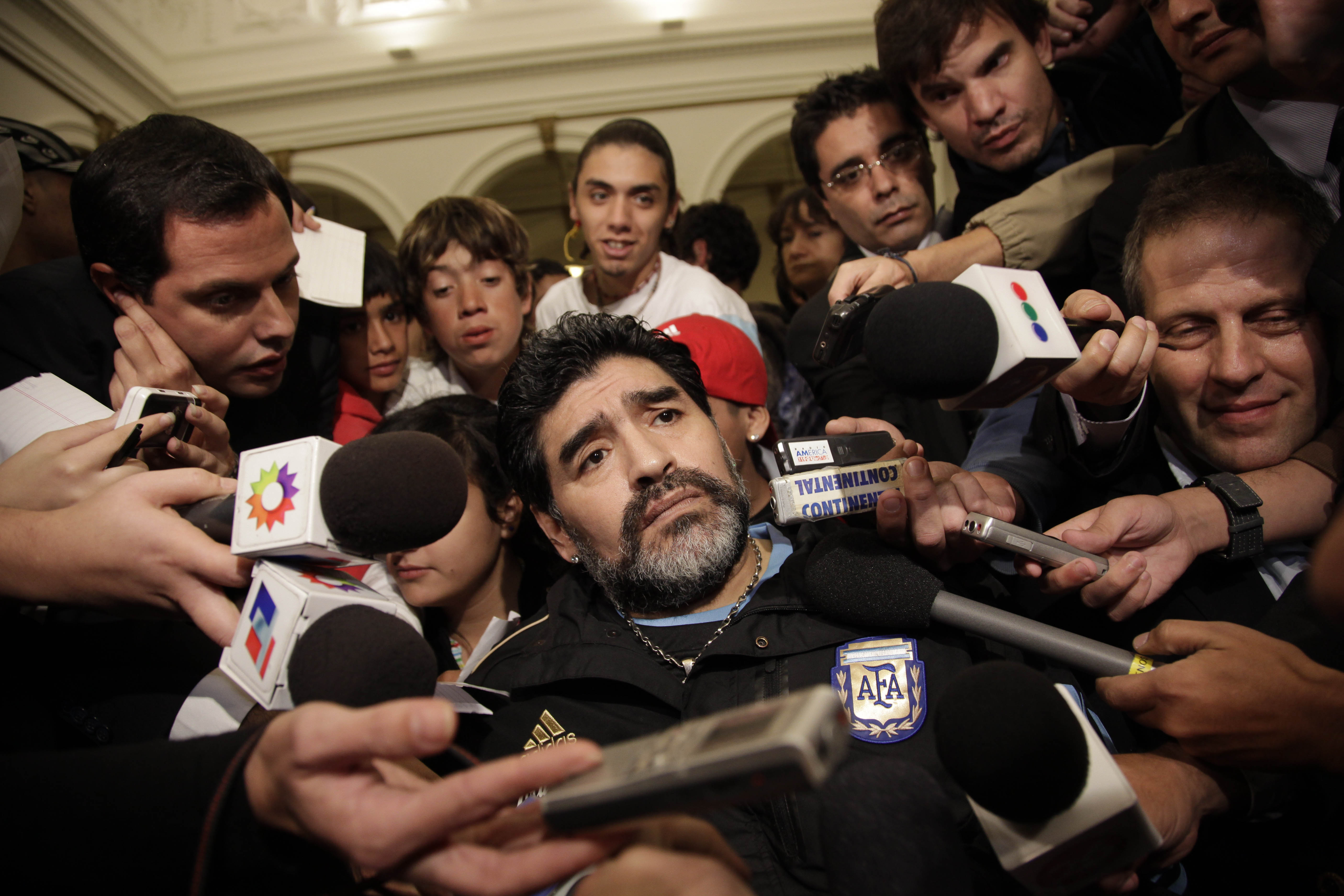 Maradona har överasskat alla med sin laguttagning.