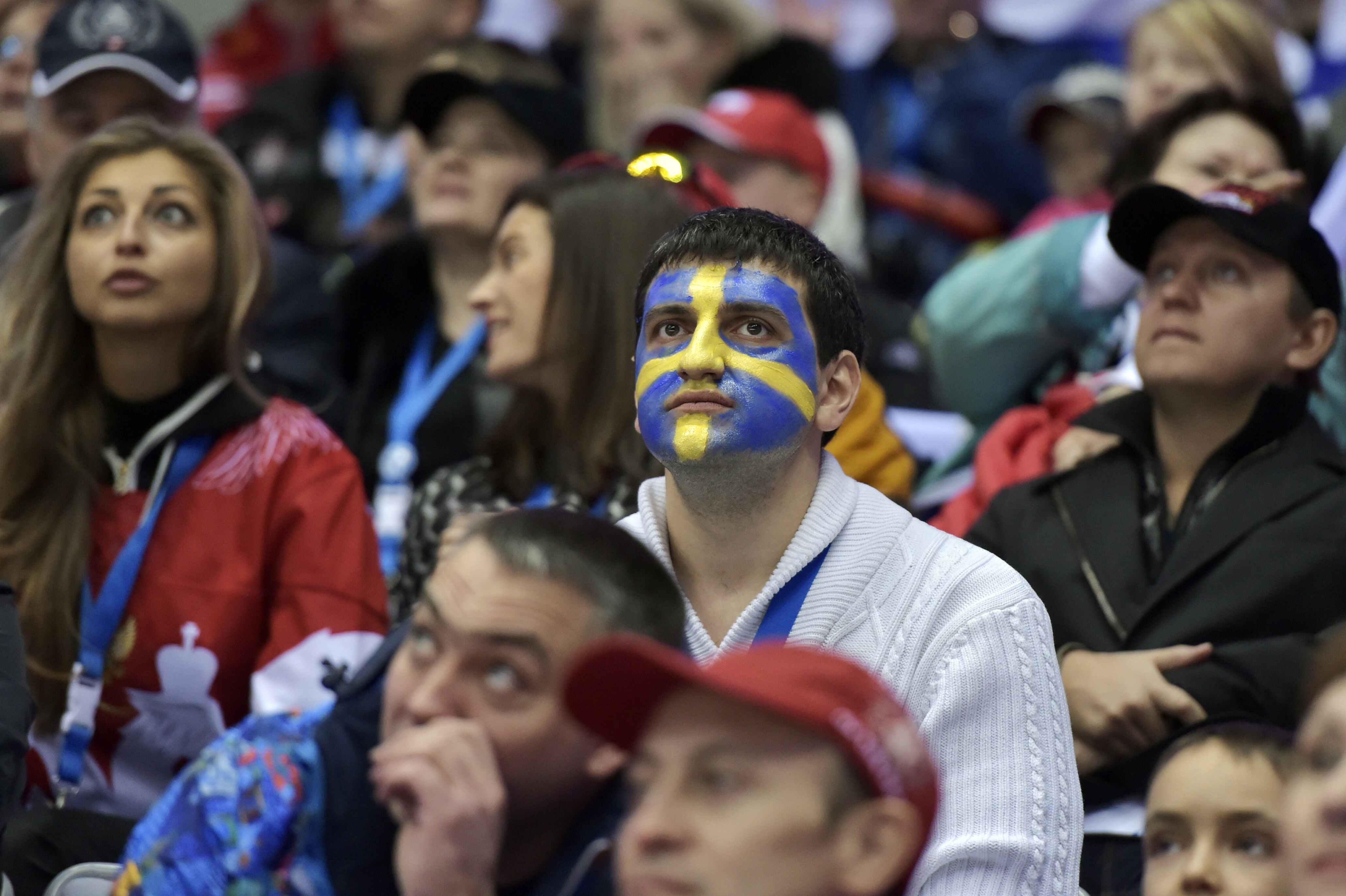Svenska fans på läktaren. Svenska fans på läktaren.