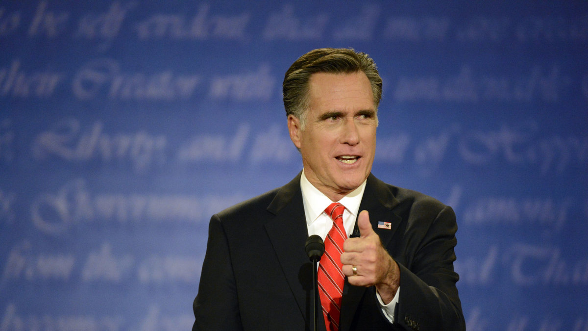 Mitt Romney gör tummen upp.