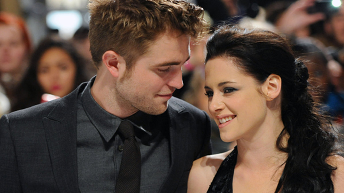 Kristen Stewart bedrog sin pojkvän Robert Pattinson, 26, med regissören Sanders. 