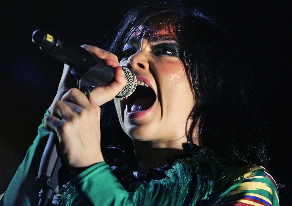 Björk under en spelning på Roskildefestivalen 2007. Arkivbild.