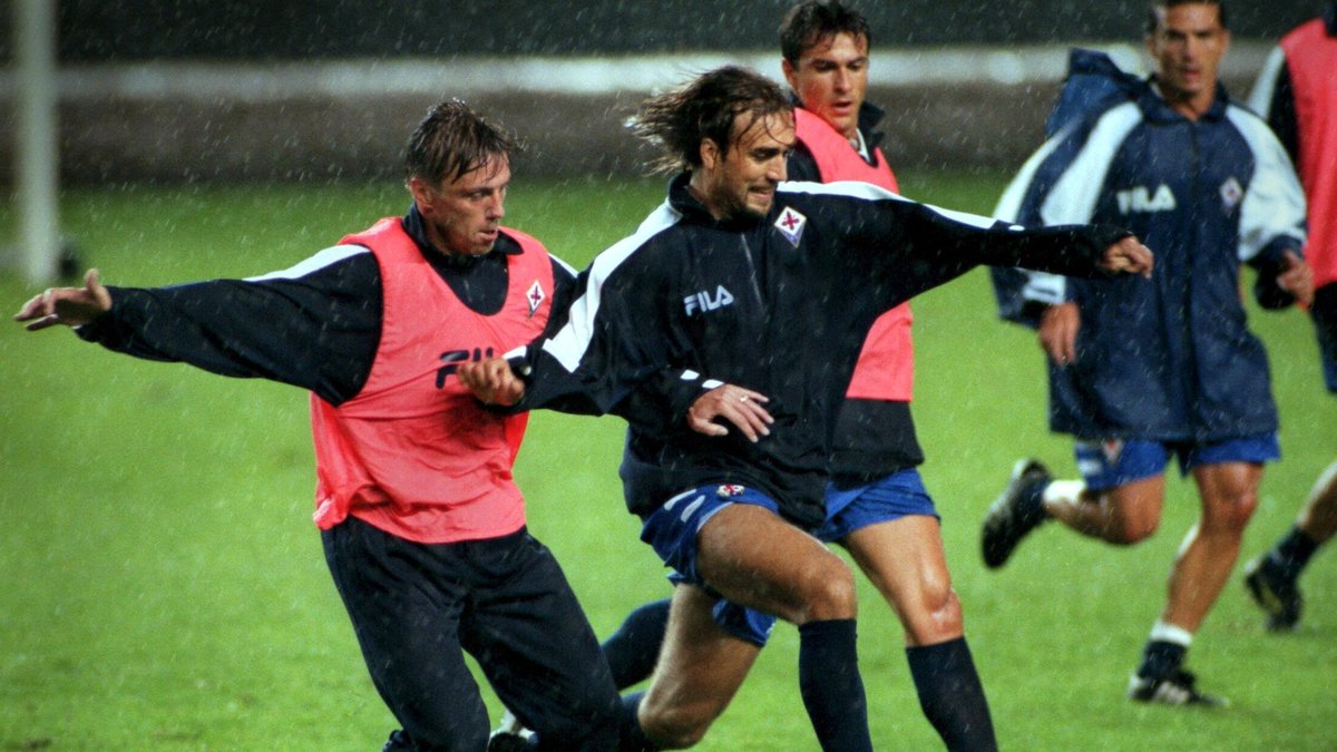 1999: Fiorentina tränar på Råsunda. Gabriel Batistuta på framfart.
