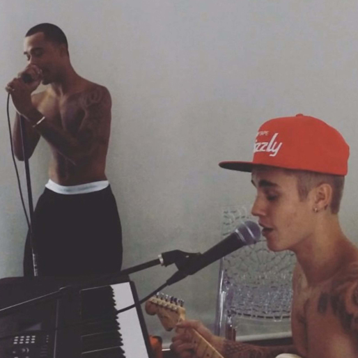 Justin Bieber kör en Johnyy Cash-trudelutt i studion. Justin Bieber kör en Johnyy Cash-trudelutt i studion.