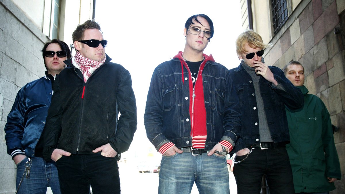 Rockgruppens stora genombrott kom när de släppte Vapen & Ammunition 2002. 