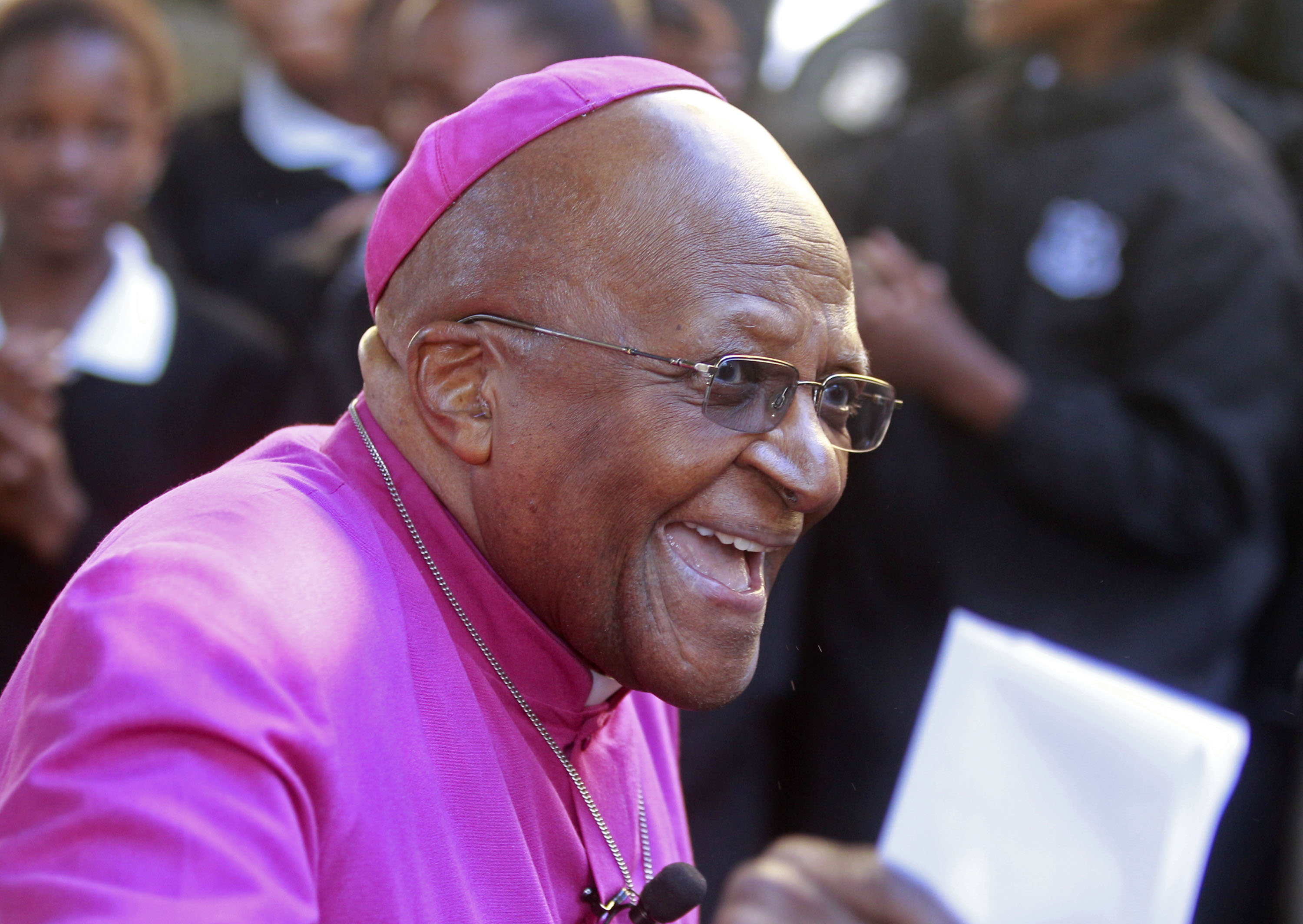 Desmond Tutu har hela sitt liv kämpat mot rasism, sexism och för ökat stöd till HIV-drabbade. 1984 fick han fredspriset. 