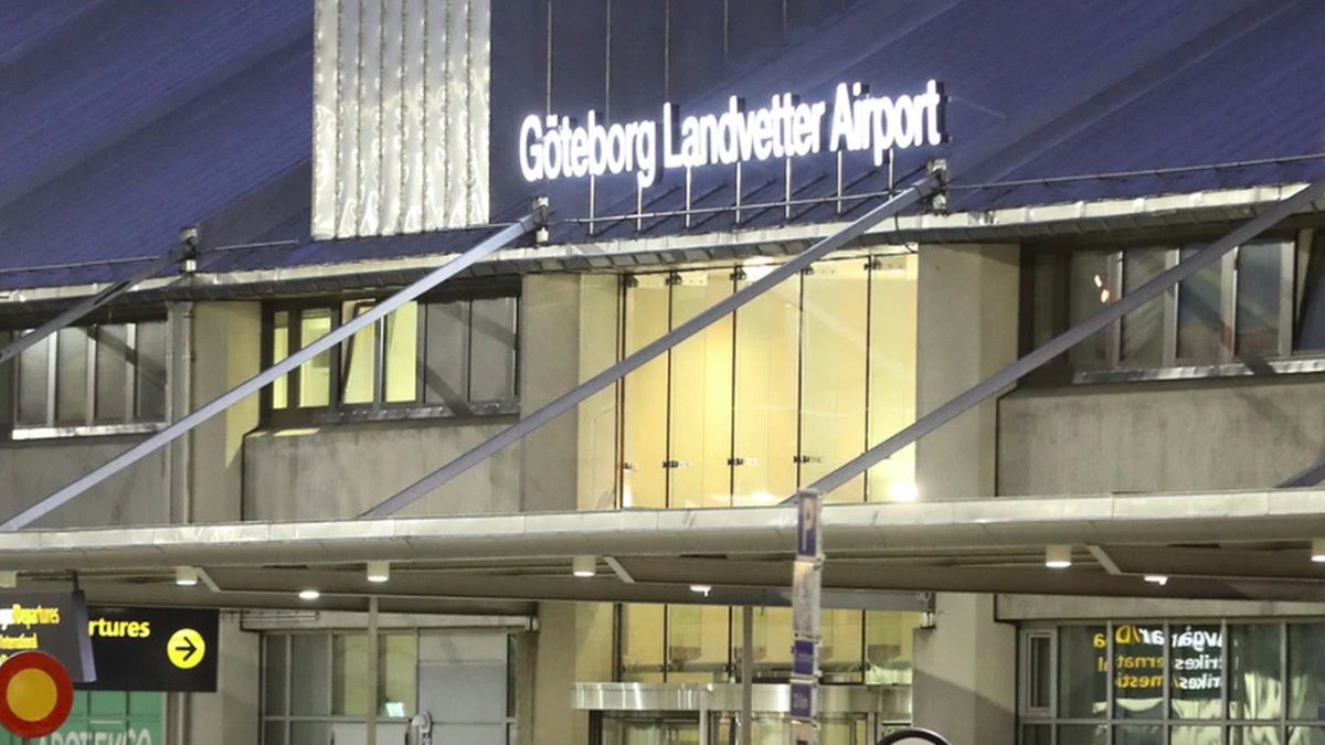 Ett flygplan påväg till Göteborg tvingades nödlanda i Hamburg. 