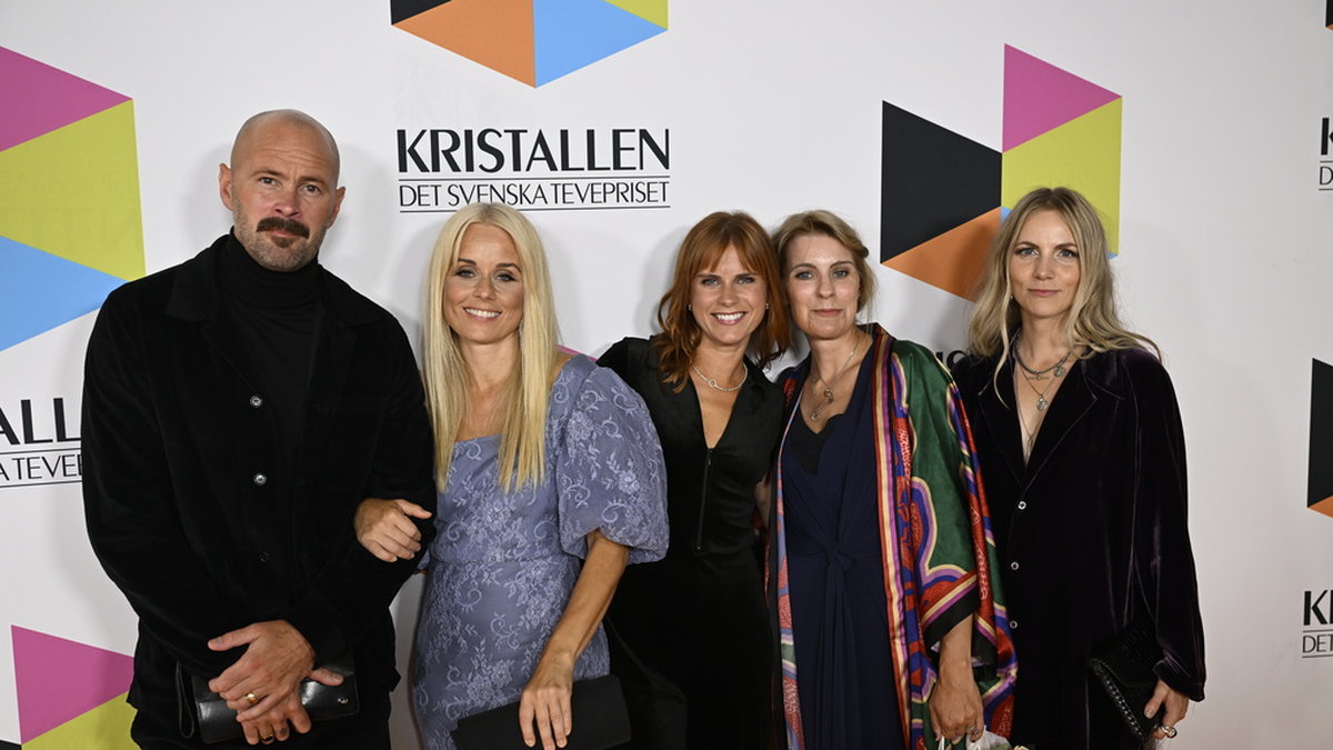 Meningen med livets Ulf Stenberg, Helena af Sandeberg, Celie Sparre och seriens skapare Maria Nygren och Tove Eriksen Hillblom. Arkivbild