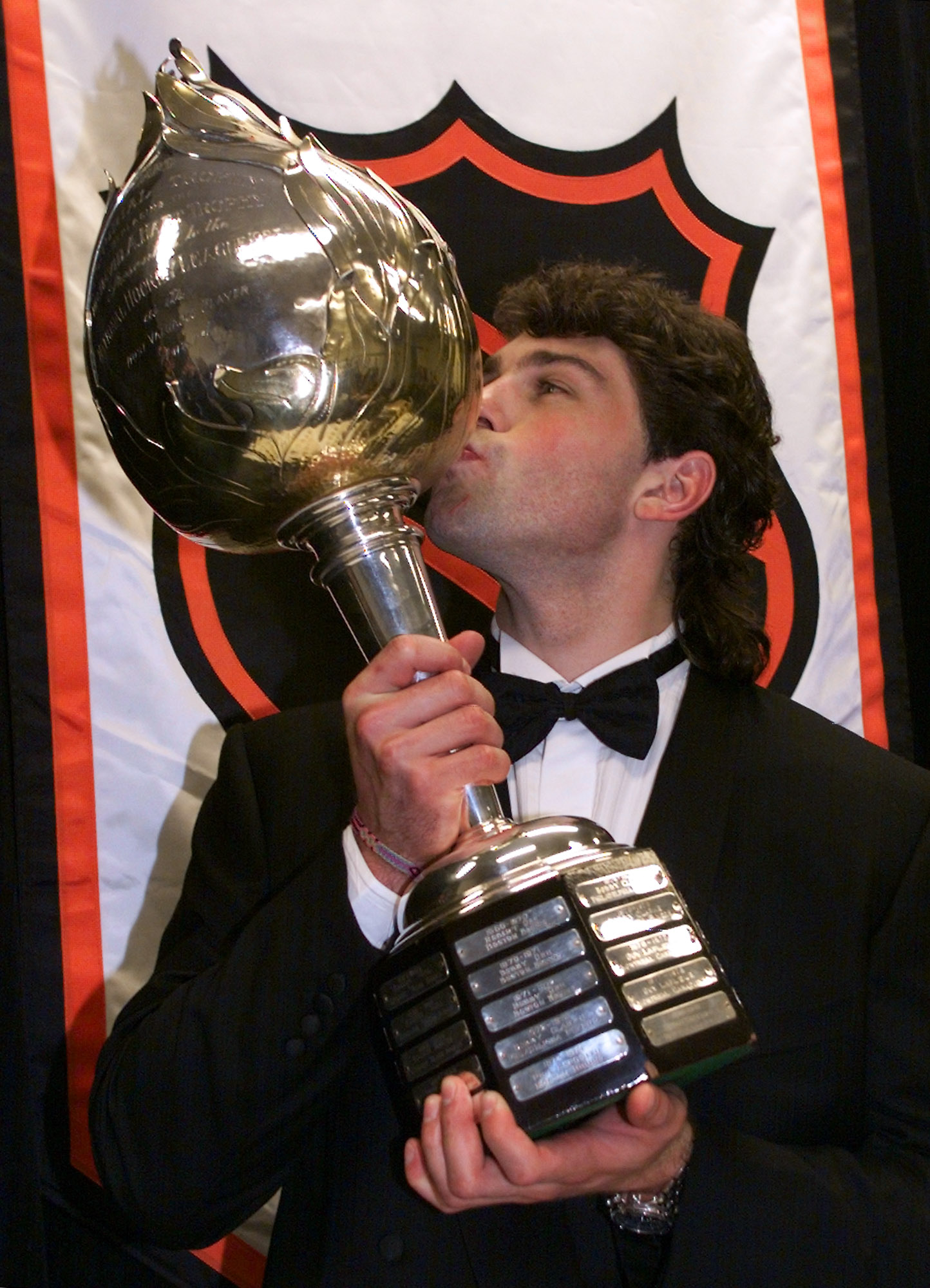 1999 vann han Hart Memorial Trophy – pris för mest värdefulle spelaren i NHL.