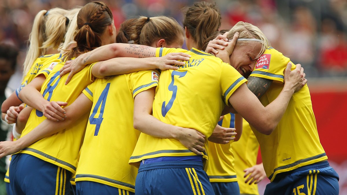 Sverige jublar efter ett mål. 