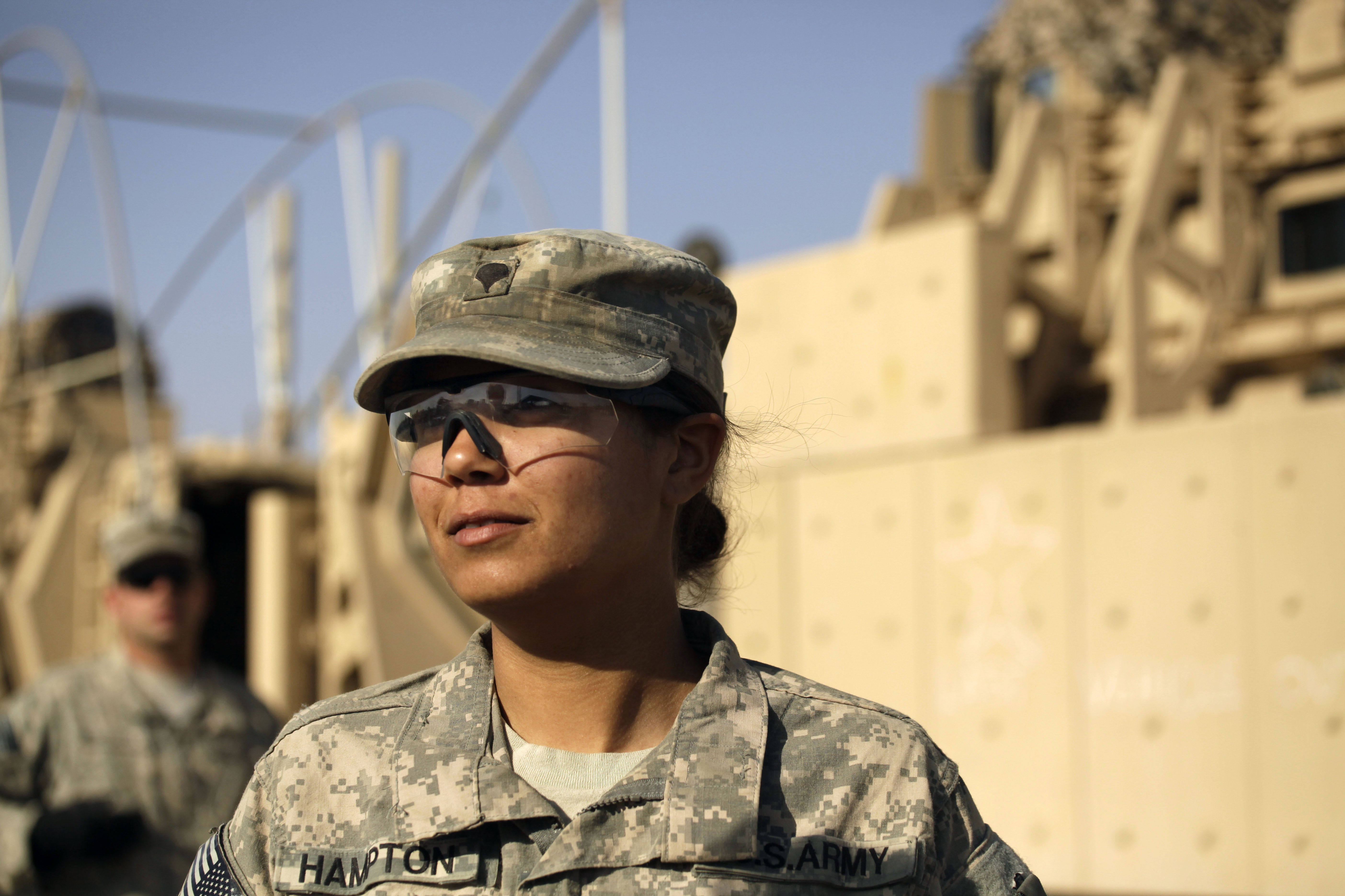 En kvinnlig soldat i Irak.