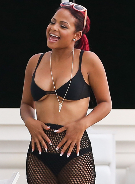 Christina Milian hade en heldag på stranden med väninnorna i Miami. Christina Milian hade en heldag på stranden med väninnorna i Miami.